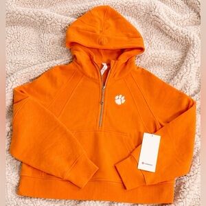 Lululemon Clemson Women’s Scuba Crop Hoodie
Size M/L